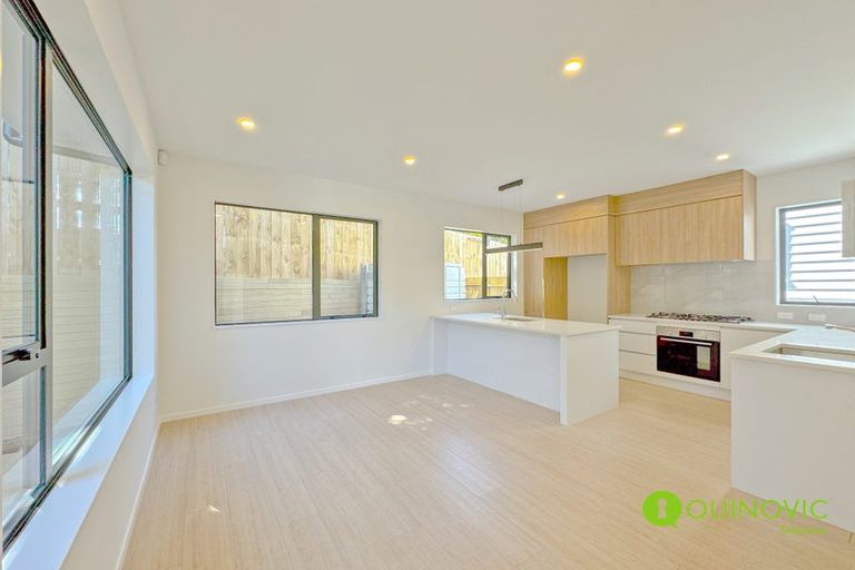 Photo of property in 7c Buisson Glade, West Harbour, Auckland, 0618