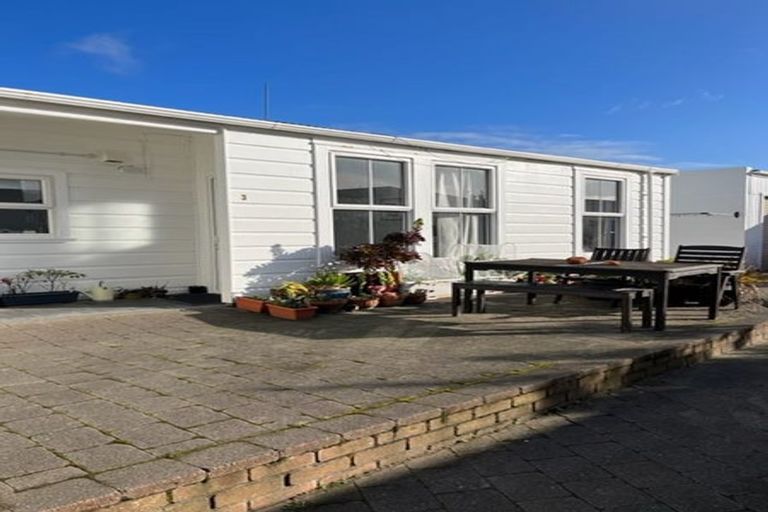 Photo of property in 118 Lyall Parade, Lyall Bay, Wellington, 6022