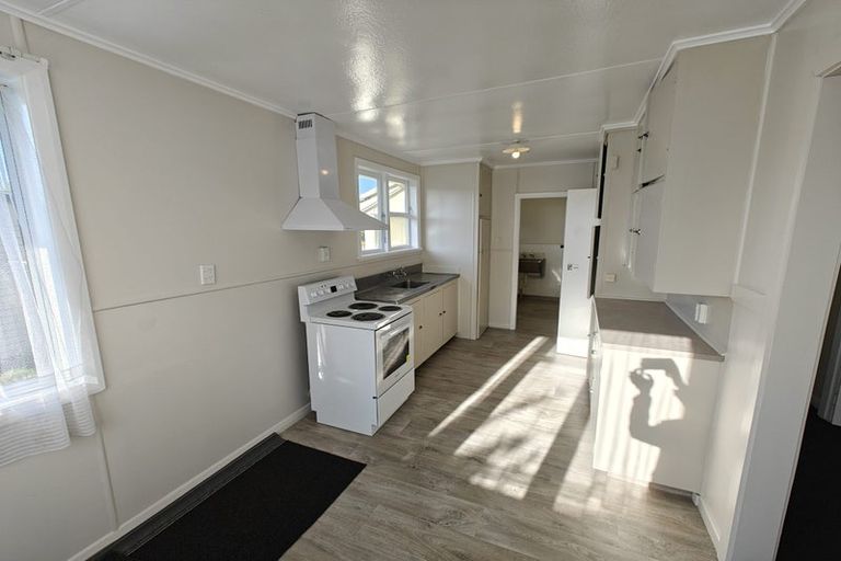 Photo of property in 12 Douglas Crescent, Fairfield, Hamilton, 3214