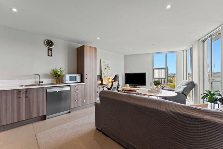 Photo of property in 403/1 Rose Garden Lane, Albany, Auckland, 0632