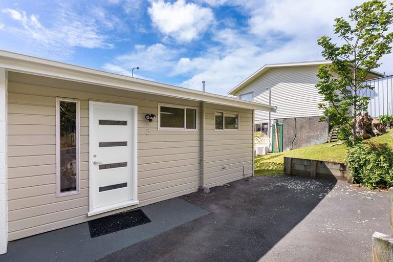 Photo of property in 5 Brydon Way, Paparangi, Wellington, 6037