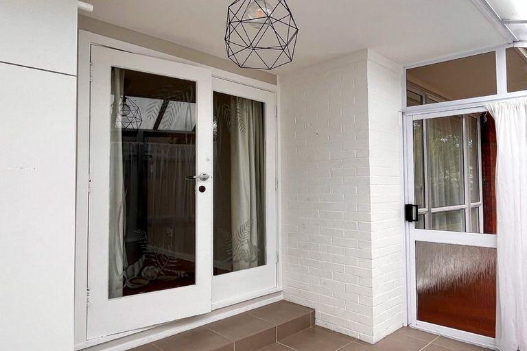 Photo of property in 180 Centaurus Road, Saint Martins, Christchurch, 8022