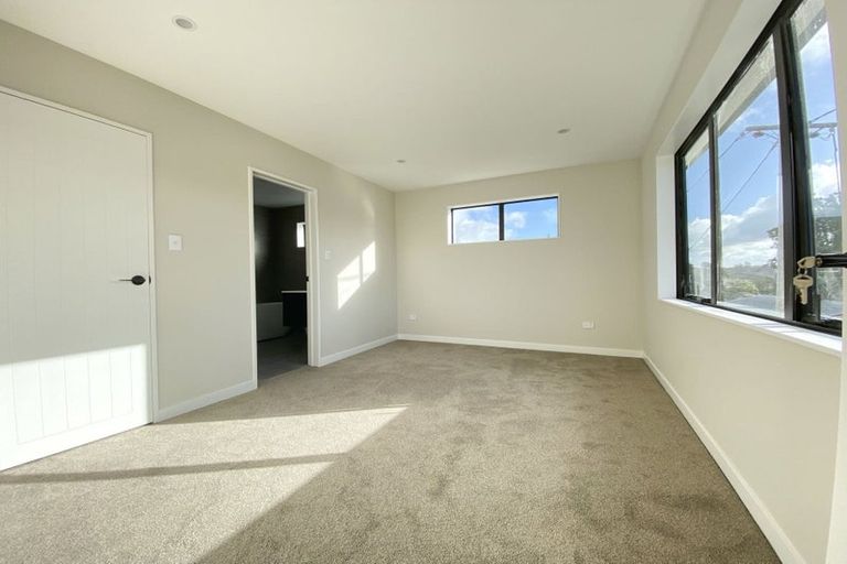 Photo of property in 16d Elliott Avenue, Bayview, Auckland, 0629
