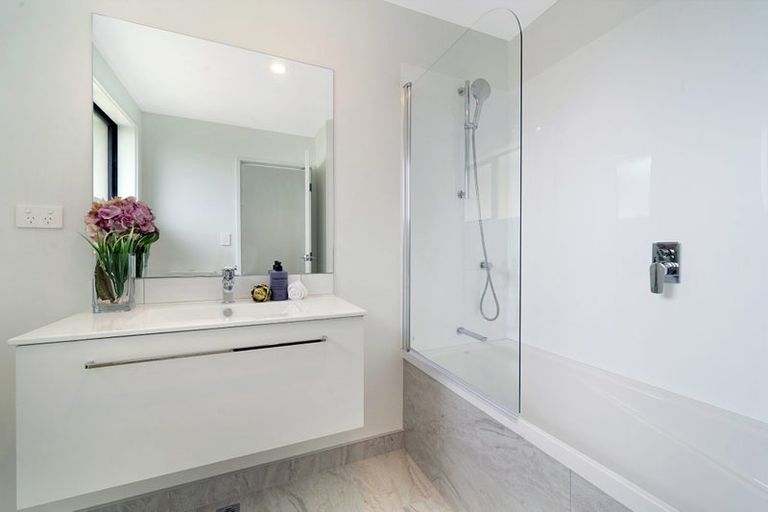 Photo of property in 8a Strid Road, Te Atatu South, Auckland, 0610