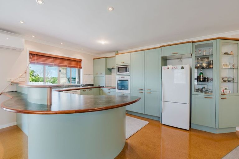 Photo of property in 82 Rototuna Road, Rototuna, Hamilton, 3210