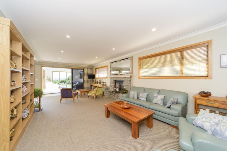 Photo of property in 27 The Strand, Fitzherbert, Palmerston North, 4410