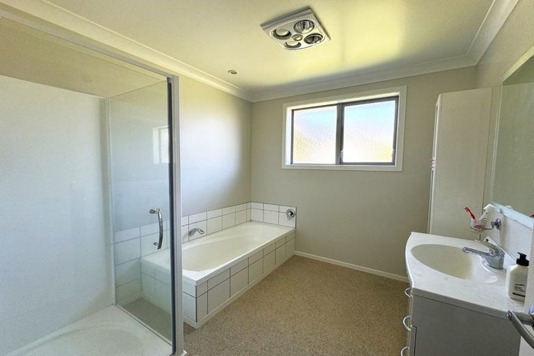 Photo of property in 22 Kinmont Crescent, Kinmont Park, Mosgiel, 9024