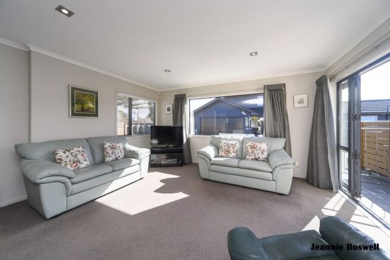 Photo of property in 5 Virtue Place, Hokowhitu, Palmerston North, 4410