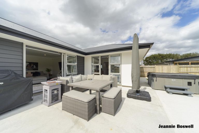 Photo of property in 14 Freedom Drive, Kelvin Grove, Palmerston North, 4414