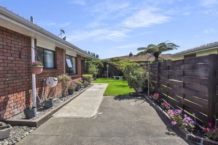 Photo of property in 21a Rosebank Grove, Waikanae, 5036