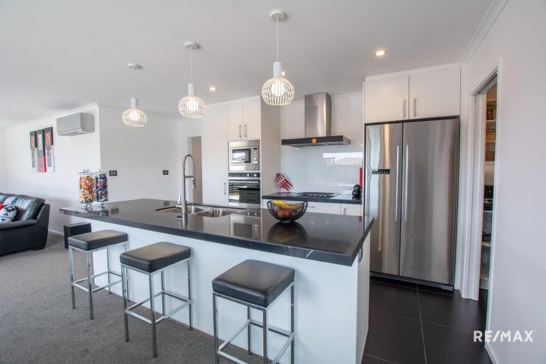 Photo of property in 18 Naeo Close, Papamoa Beach, Papamoa, 3118