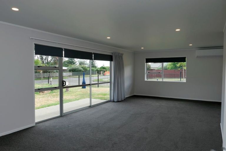 Photo of property in 50 Queens Road, Glen Avon, New Plymouth, 4312