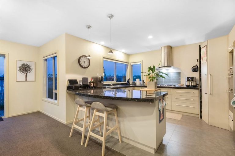 Photo of property in 30 Aotea Drive, Aotea, Porirua, 5024