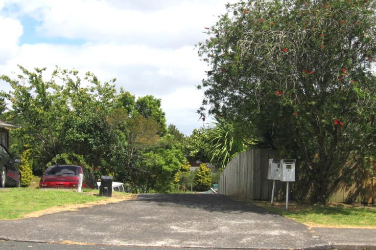 Photo of property in 1/60 Simon Ellice Drive, Bayview, Auckland, 0629