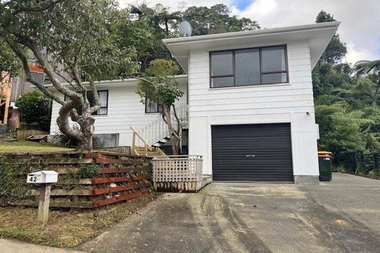 Photo of property in 42 Viewmont Drive, Harbour View, Lower Hutt, 5010