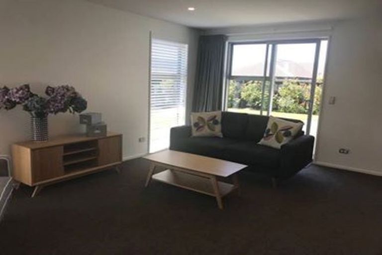 Photo of property in 14 Shillingford Boulevard, Rolleston, 7615