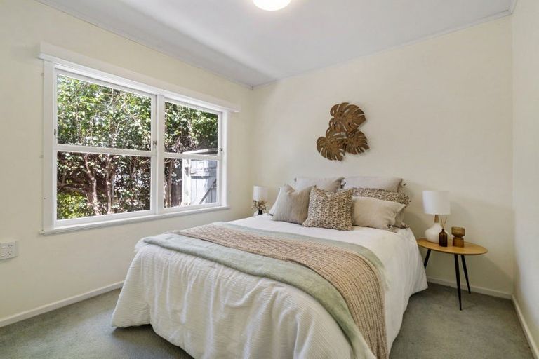 Photo of property in 2/12 Maleme Avenue, Belmont, Auckland, 0622