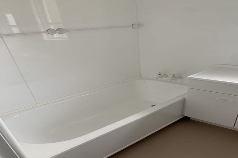 Photo of property in 6 Larsen Crescent, Tawa, Wellington, 5028