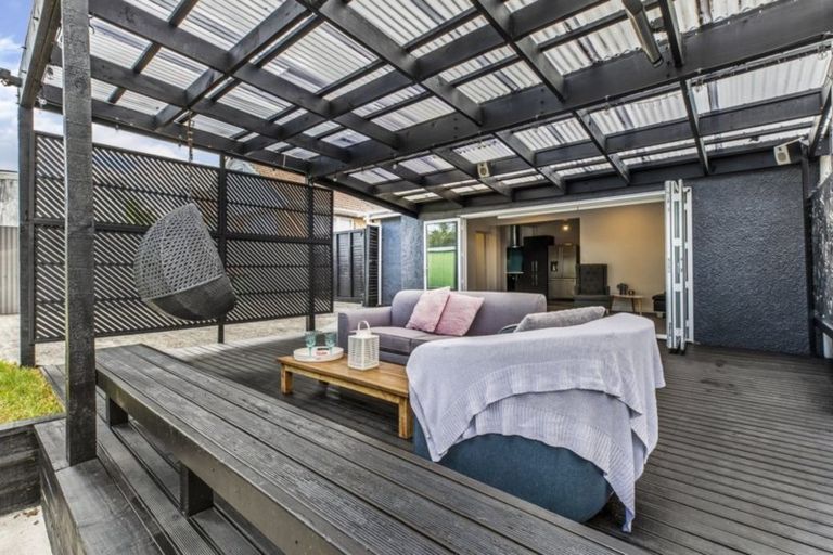 Photo of property in 142 Titirangi Road, New Lynn, Auckland, 0600