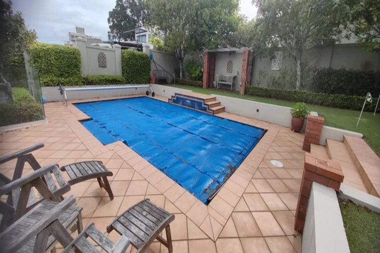 Photo of property in 206 Hurstmere Road, Takapuna, Auckland, 0622