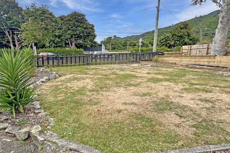 Photo of property in 4 Utauta Street, Waikanae, 5036