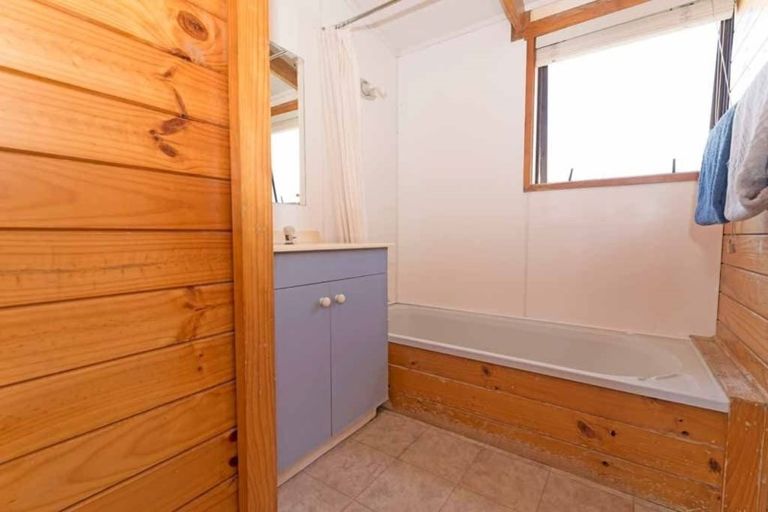 Photo of property in 1/28 Elizabeth Drive, West Harbour, Auckland, 0618