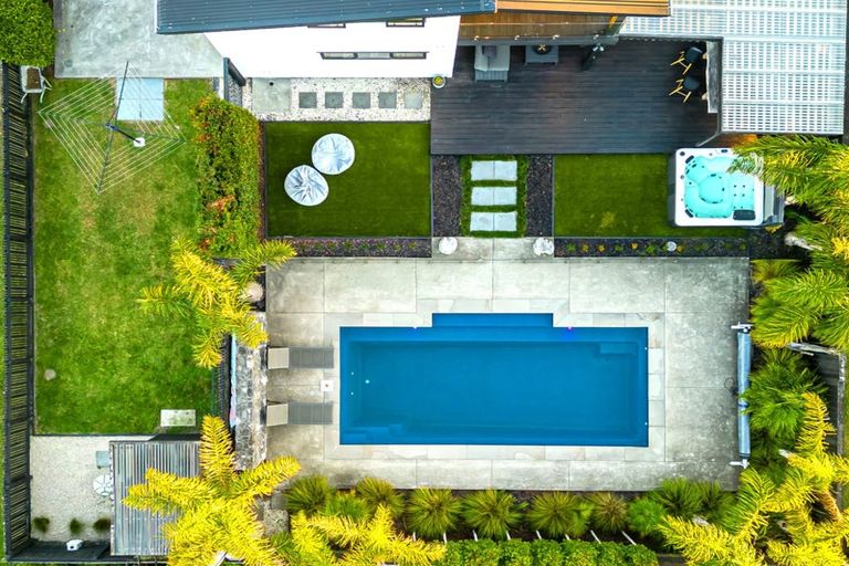 Photo of property in 8 Korako Drive, Kumeu, 0810