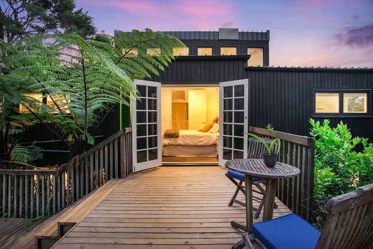 Photo of property in 6 Victory Road, Laingholm, Auckland, 0604