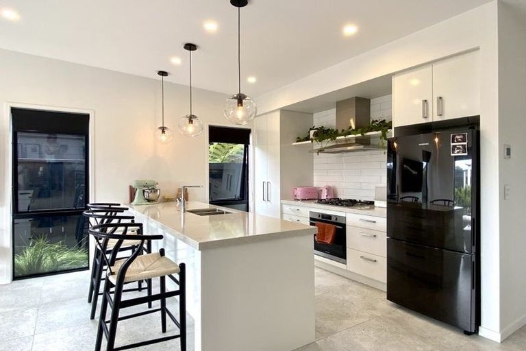 Photo of property in 10 Tangaroa Place, Poike, Tauranga, 3112