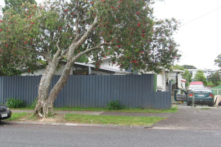 Photo of property in 2/10 Ennis Avenue, Pakuranga Heights, Auckland, 2010