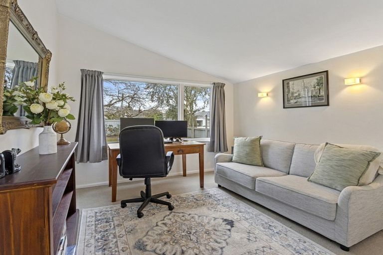 Photo of property in 43 Croziers Road, St Albans, Christchurch, 8052