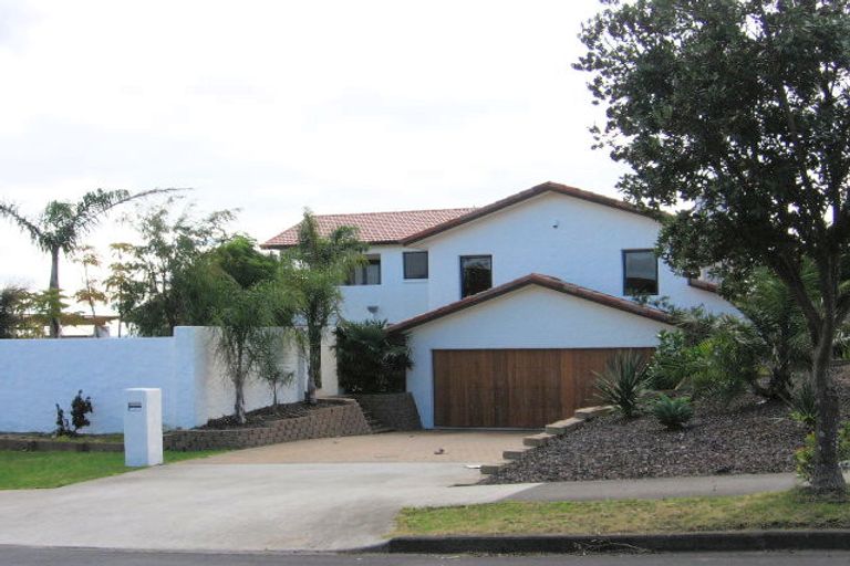 Photo of property in 2 Eynsham Court, Dannemora, Auckland, 2016
