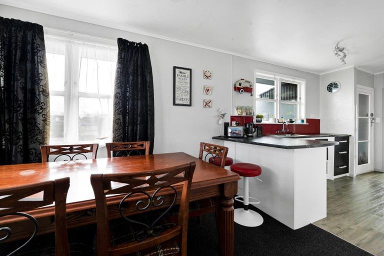 Photo of property in 65 Cloten Road, Stratford, 4332