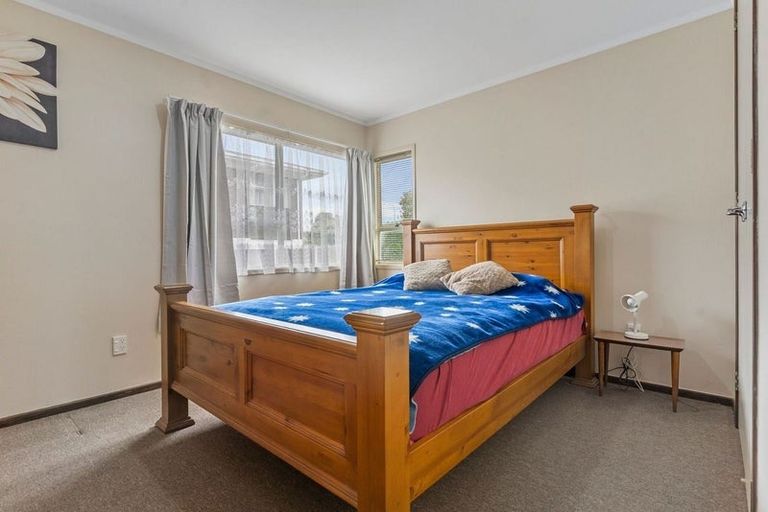 Photo of property in 1/6 Honey Place, Weymouth, Auckland, 2103