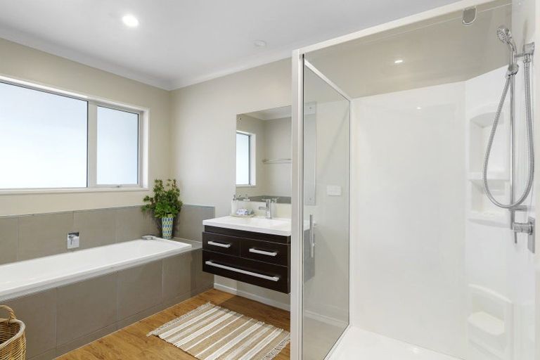 Photo of property in 42 Westpark Drive, Burnside, Christchurch, 8053