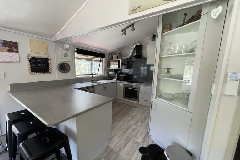 Photo of property in 54 Powells Road, Cable Bay, 0420