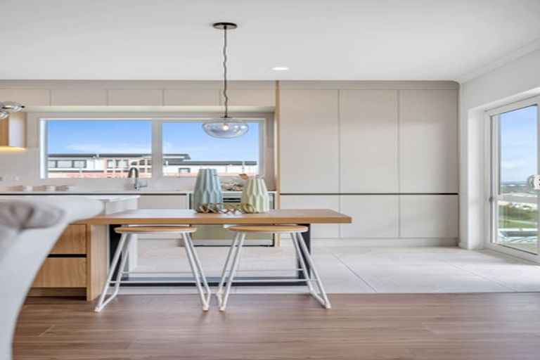 Photo of property in 25 Elevation Street, Flat Bush, Auckland, 2019