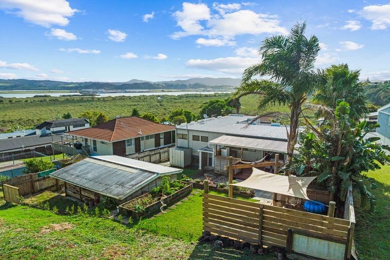 Photo of property in 19 Raumati Crescent, Onerahi, Whangarei, 0110