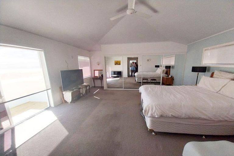 Photo of property in 2/65 Castor Bay Road, Castor Bay, Auckland, 0620