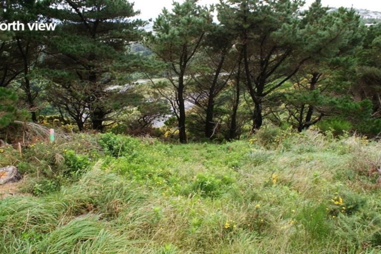 Photo of property in 9 Cirrus Close, Newlands, Wellington, 6037