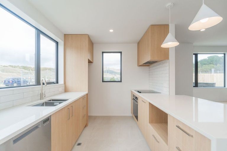 Photo of property in 32 Turtleback Avenue, Whitby, 5024