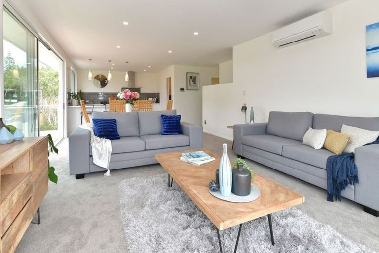 Photo of property in 877 Whangaparaoa Road, Manly, Whangaparaoa, 0930