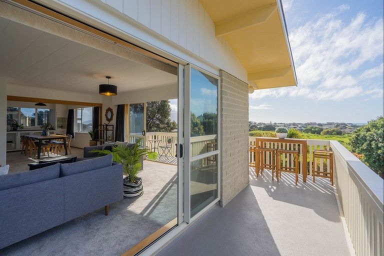 Photo of property in 67 Queens Road, Waikanae Beach, Waikanae, 5036