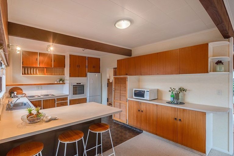 Photo of property in 15 Olive Terrace, Paraparaumu Beach, Paraparaumu, 5032