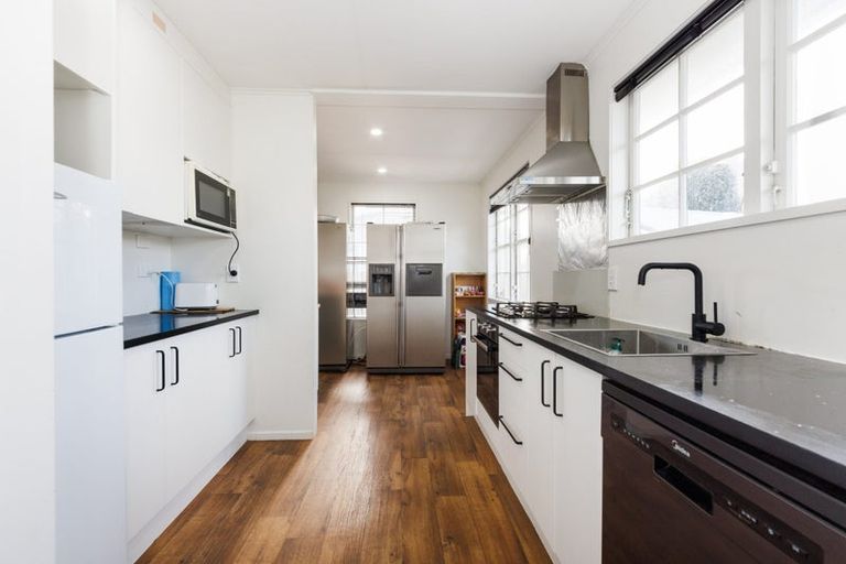 Photo of property in 12 Motuoapa Place, Kelvin Grove, Palmerston North, 4414