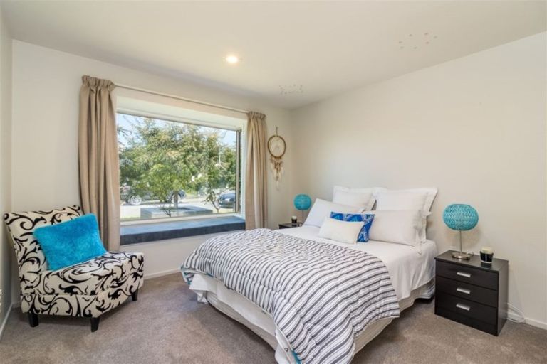 Photo of property in 6 Woodhaven Place, Parklands, Christchurch, 8083