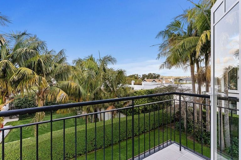 Photo of property in 205a Hurstmere Road, Takapuna, Auckland, 0622