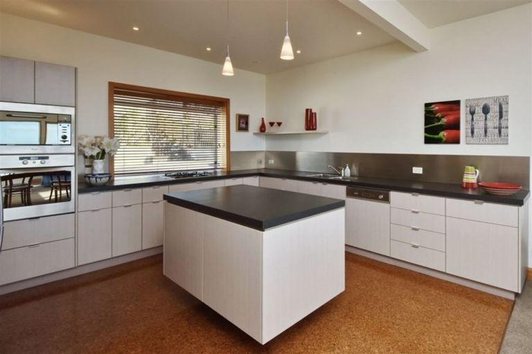 Photo of property in 75 Moncks Spur Road, Redcliffs, Christchurch, 8081