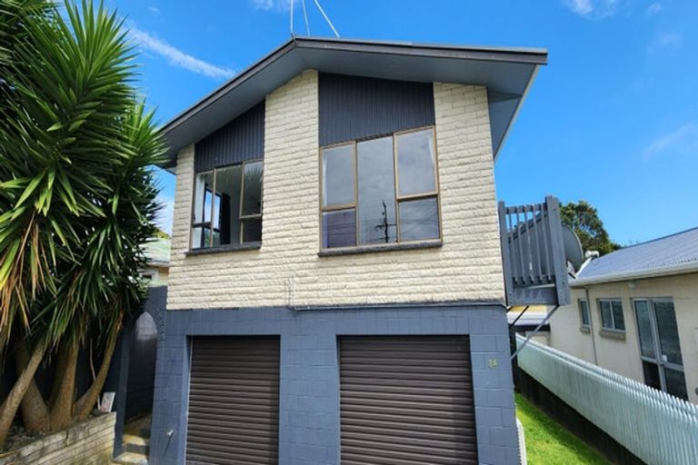 Photo of property in 84 Pioneer Road, Moturoa, New Plymouth, 4310