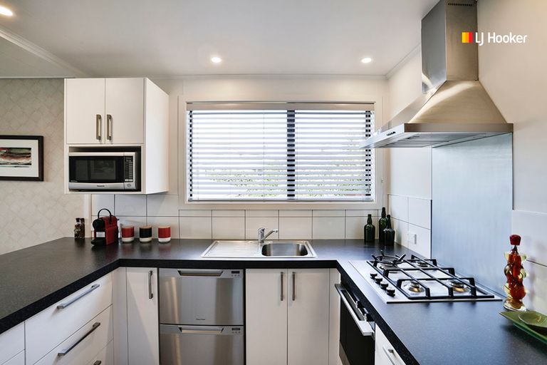 Photo of property in 35 Pioneer Crescent, Helensburgh, Dunedin, 9010